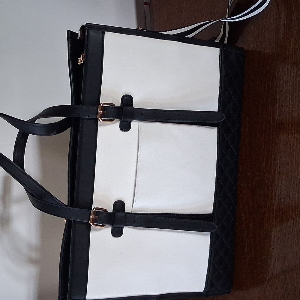 Lovevook Black and White Quilted Tote with Crossbody Strap - Picture 4 of 16